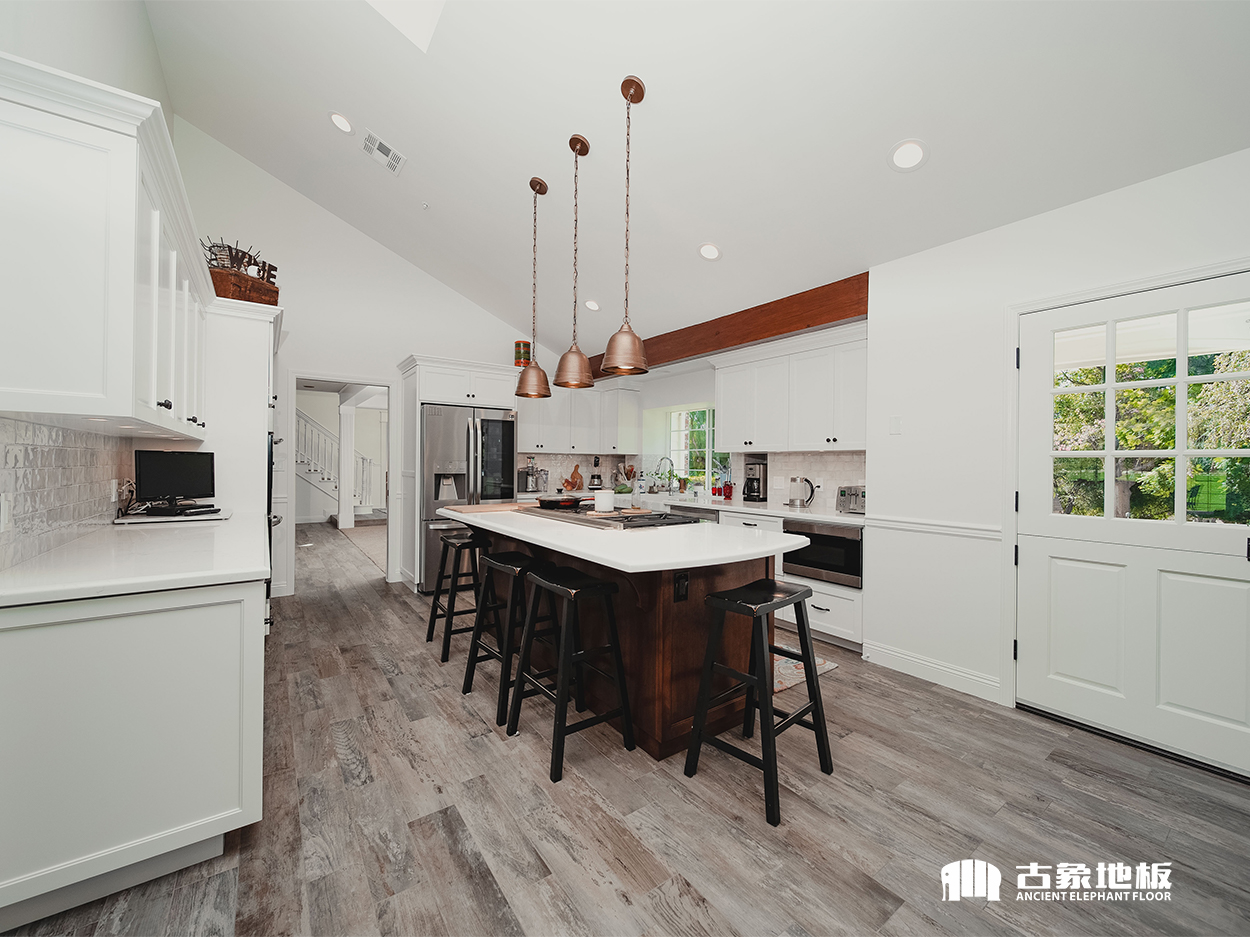 不拆地磚如何鋪好實(shí)木復(fù)合地板