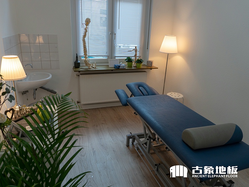 檢查木地板表面平整度