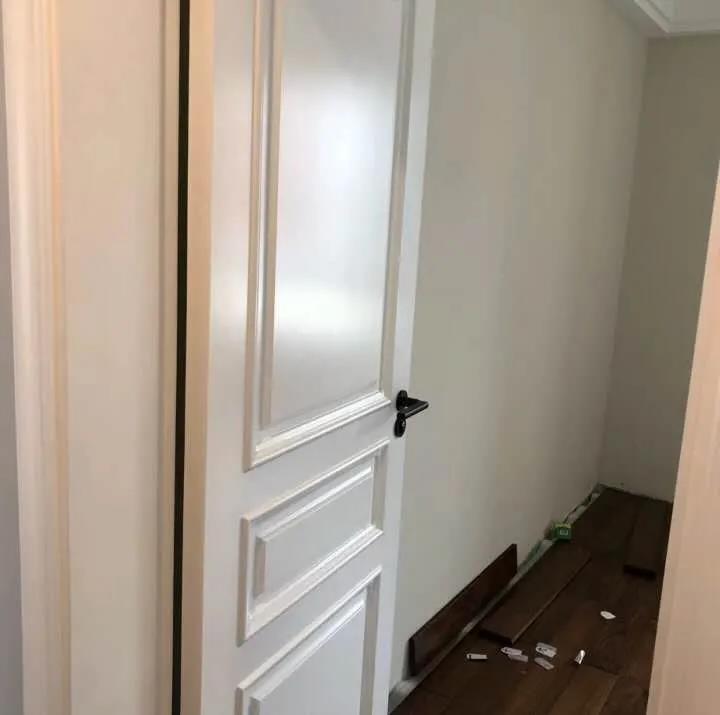 先裝門后裝地板