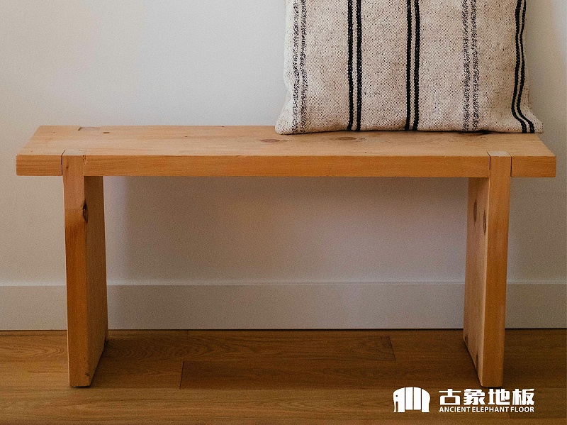 潮濕可引起實(shí)木地板長(zhǎng)蟲(chóng)