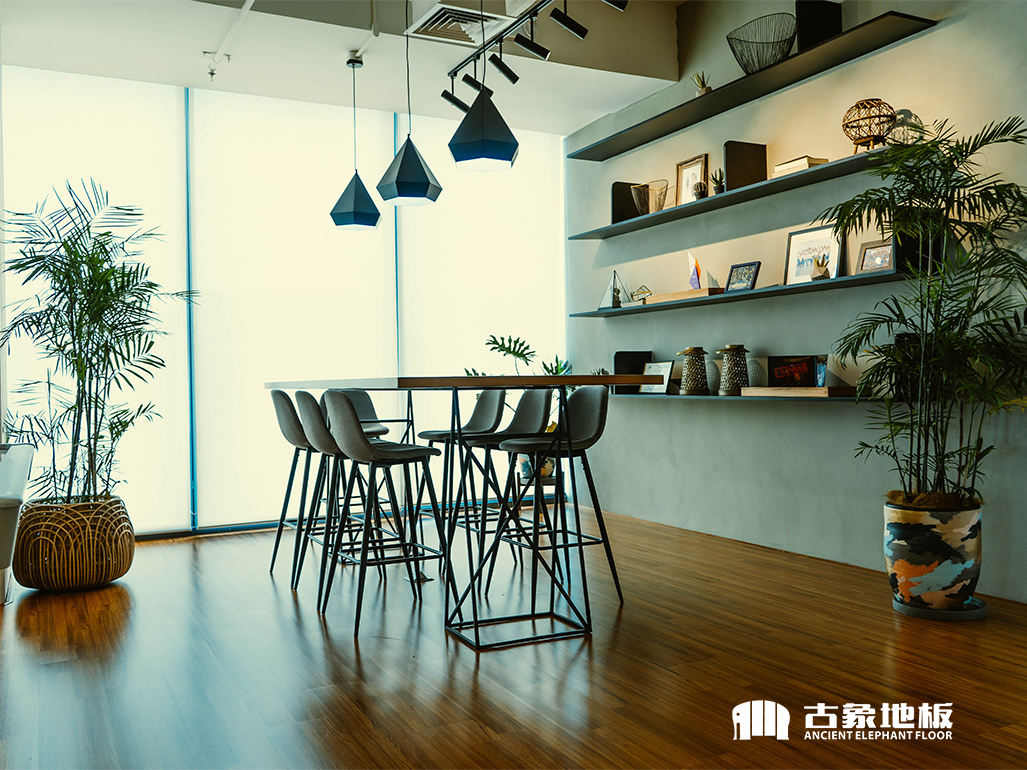 實(shí)木復(fù)合地板和強(qiáng)化地板有哪些區(qū)別