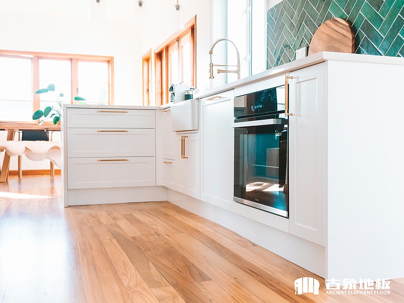 實木地板養(yǎng)眼