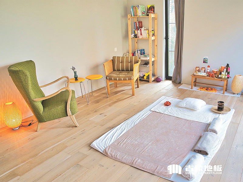 根據(jù)風(fēng)格搭配強(qiáng)化地板顏色