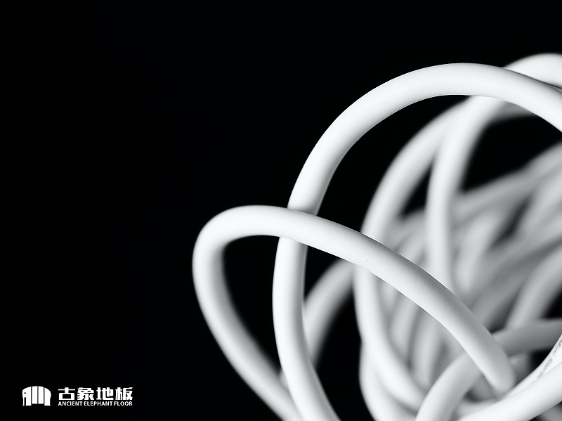 電線外要套絕緣管