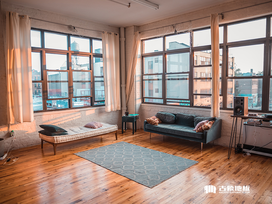 實(shí)木地板鋪貼后該如何保養(yǎng)