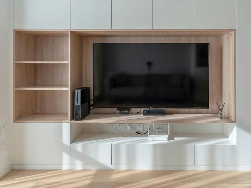 電視背景墻也是收納空間