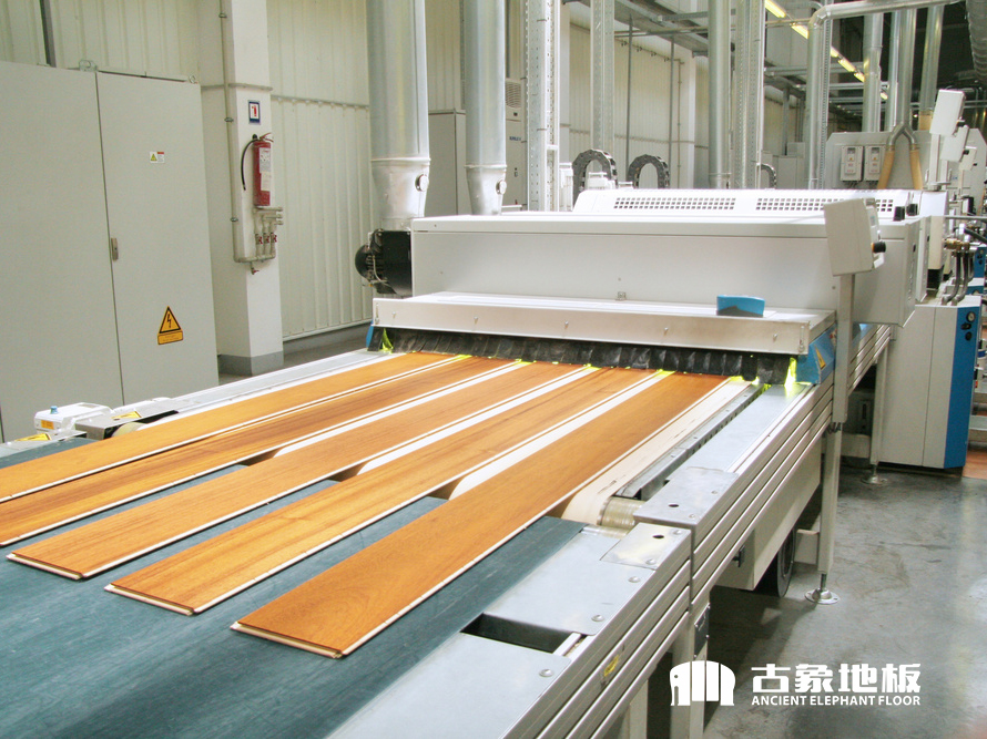 如何選擇合適的木地板廠家加盟？