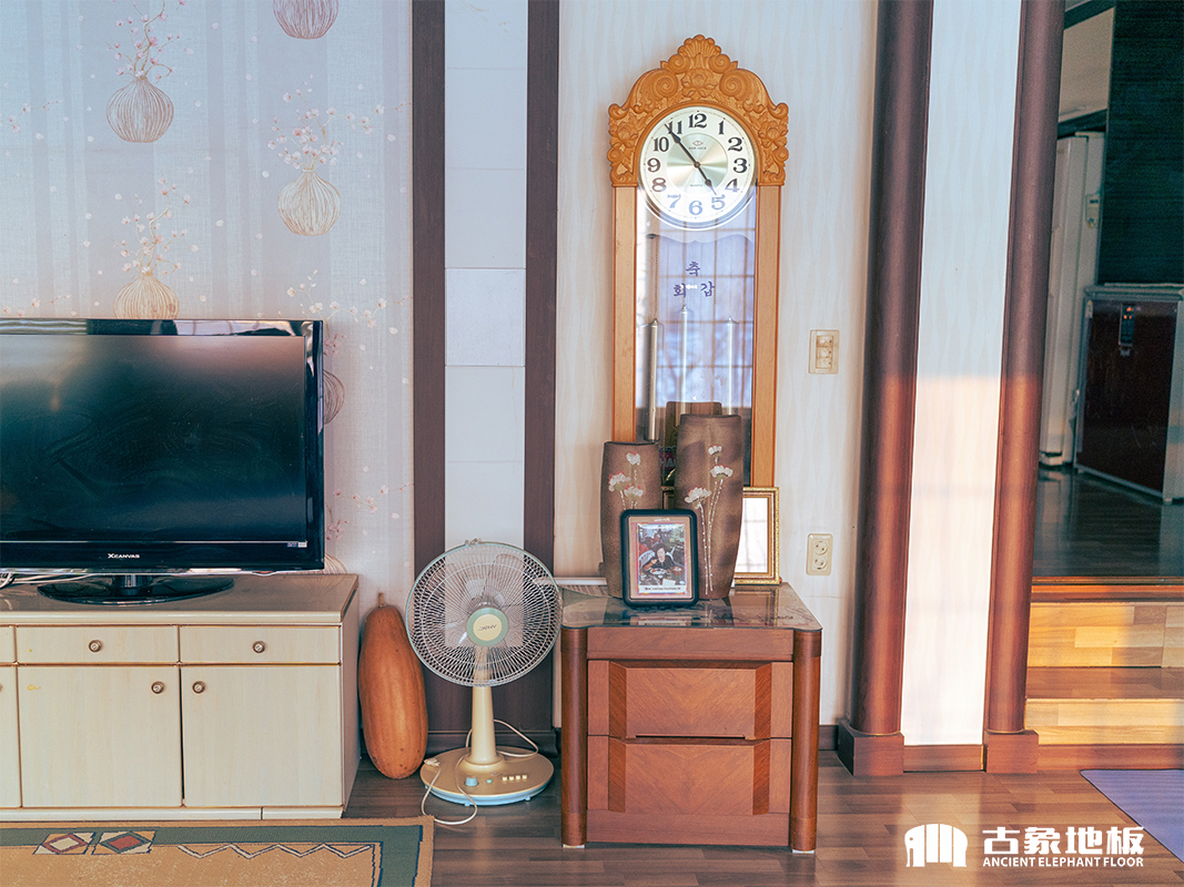 實(shí)木地板舊了可以這樣處理