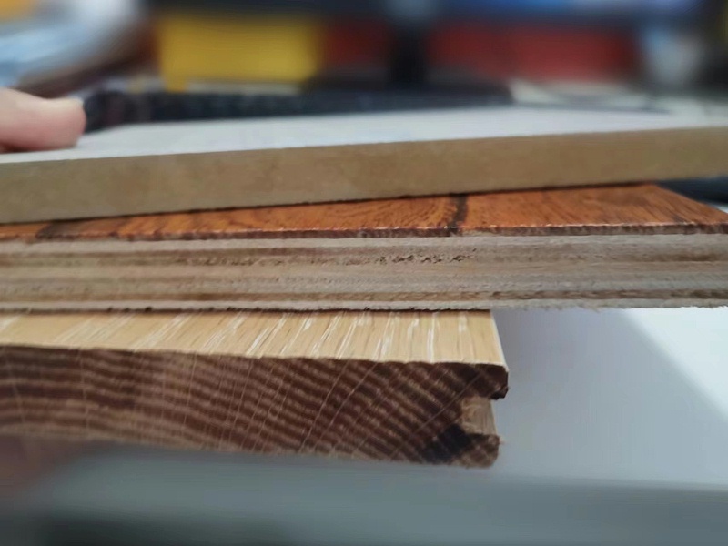 實(shí)木、多層、強(qiáng)化截面對比2