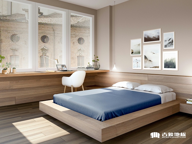 木地板在燈光下愈顯溫潤(rùn)