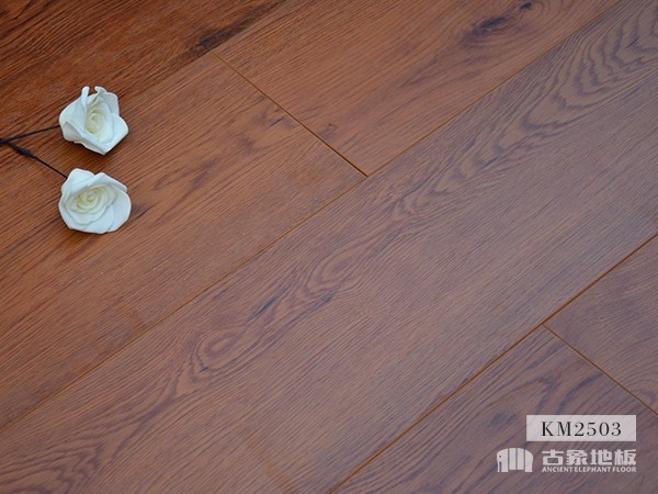 超耐磨多層實(shí)木地板優(yōu)點(diǎn)