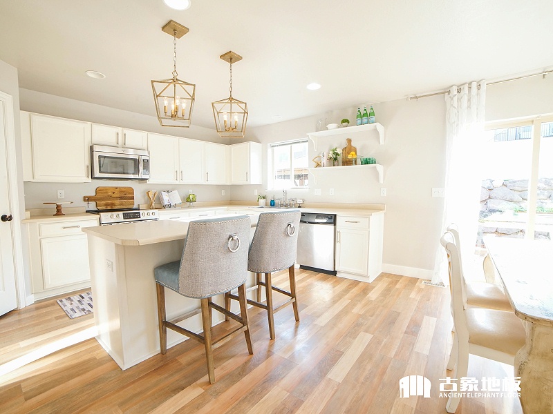 淺色木地板使家更開闊