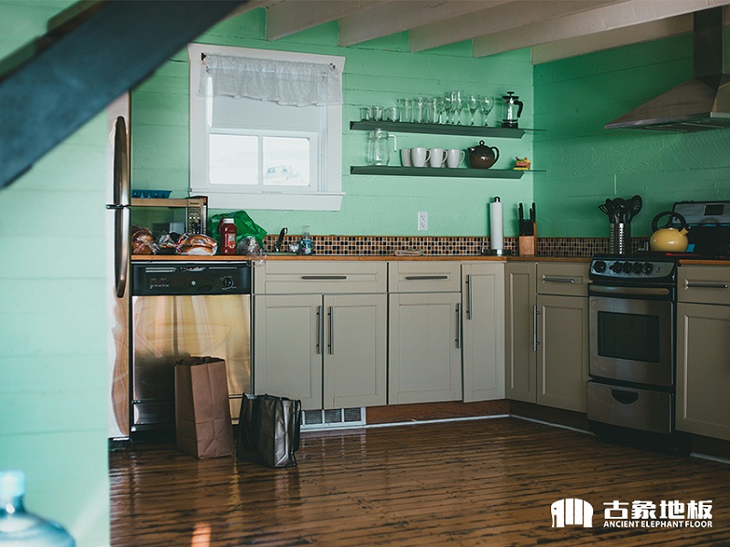 新三層實木地板優(yōu)點