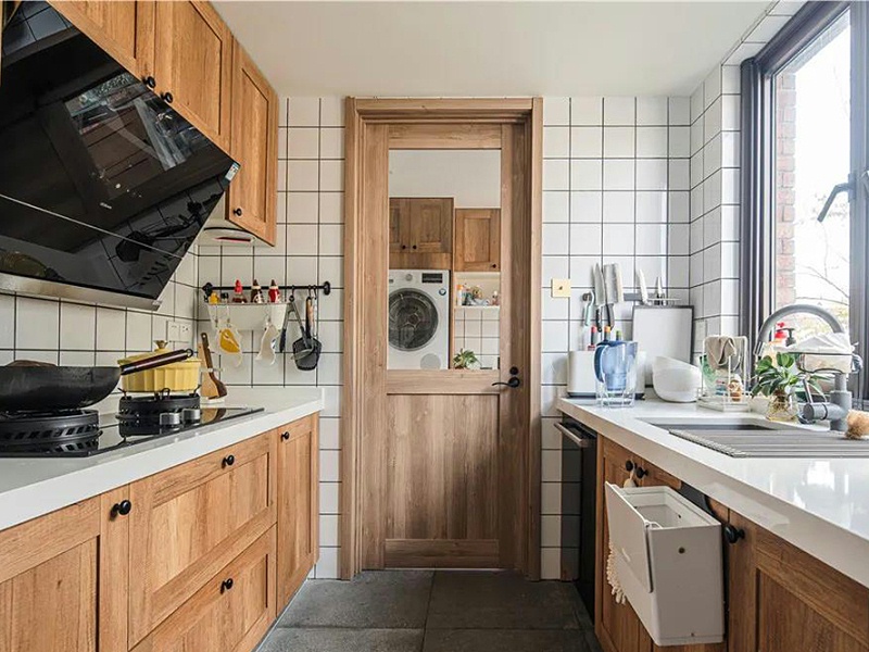 原木與白相互映襯