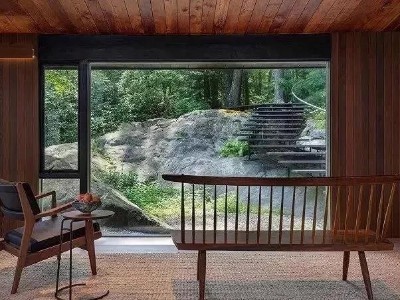 欣賞木地板上墻帶來的生活質(zhì)感